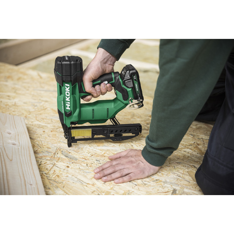 Agrafeuse 18V-2,0Ah - Gauge 18 - 18Ga Couronne Étroite - 2.4Kg - No Batt/No Char