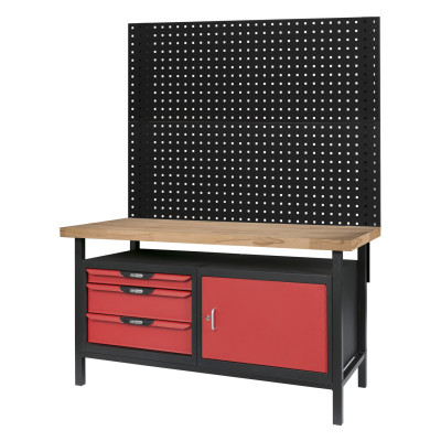 Lot D'Un Établi D'Atelier L. 1M50 Et De Panneaux Perforés