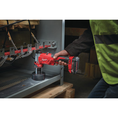 M18 HKP-201CA - Emporte-pièce hydraulique FORCE LOGIC 18V, 2Ah, poinçons - Coffret, 1 batterie 18V 2Ah Red Li-Ion, 1 chargeur M1