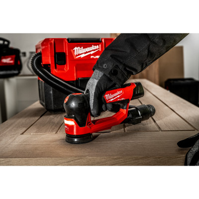 M12 FSDR75-202B - Ponceuse orbitale excentrique 75mm, 12V, 2Ah - Sac de transport, 2 batteries Red Li-Ion 12V 2Ah, chargeur C12C